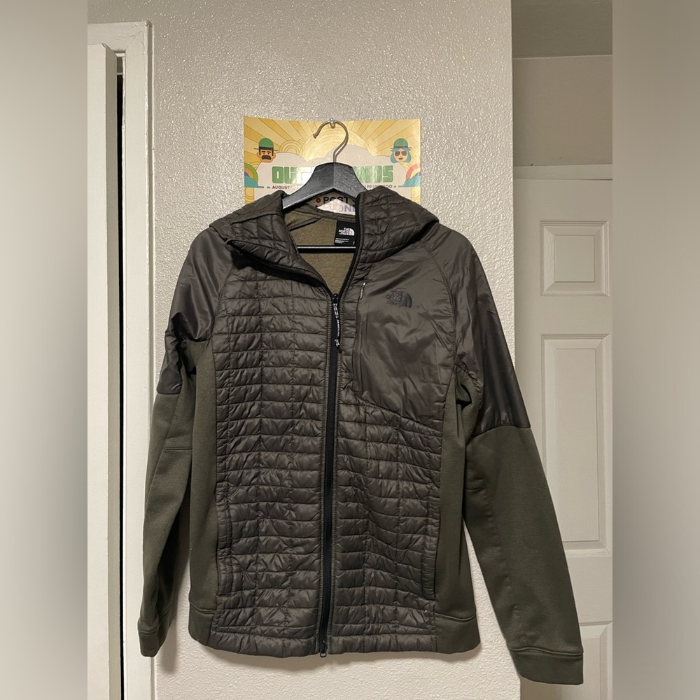 North Face Forest Olive Men’s Thermoball Jacket. Size Small.